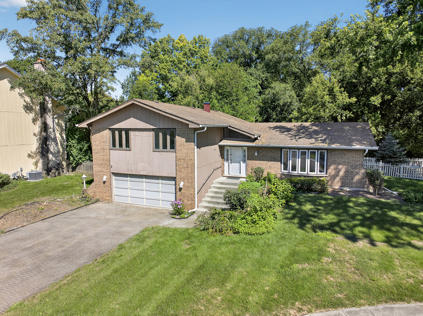 407 Brad Court Property Photo 1