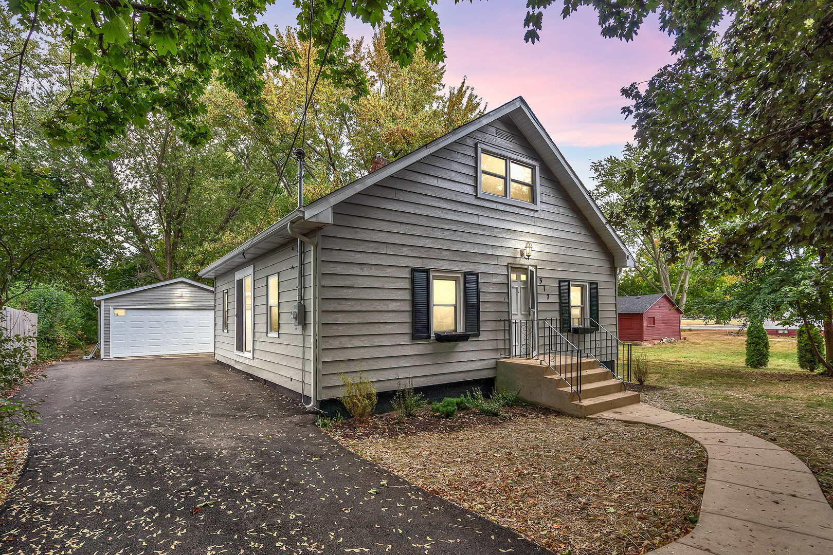 317 E Lake Street Property Photo 1