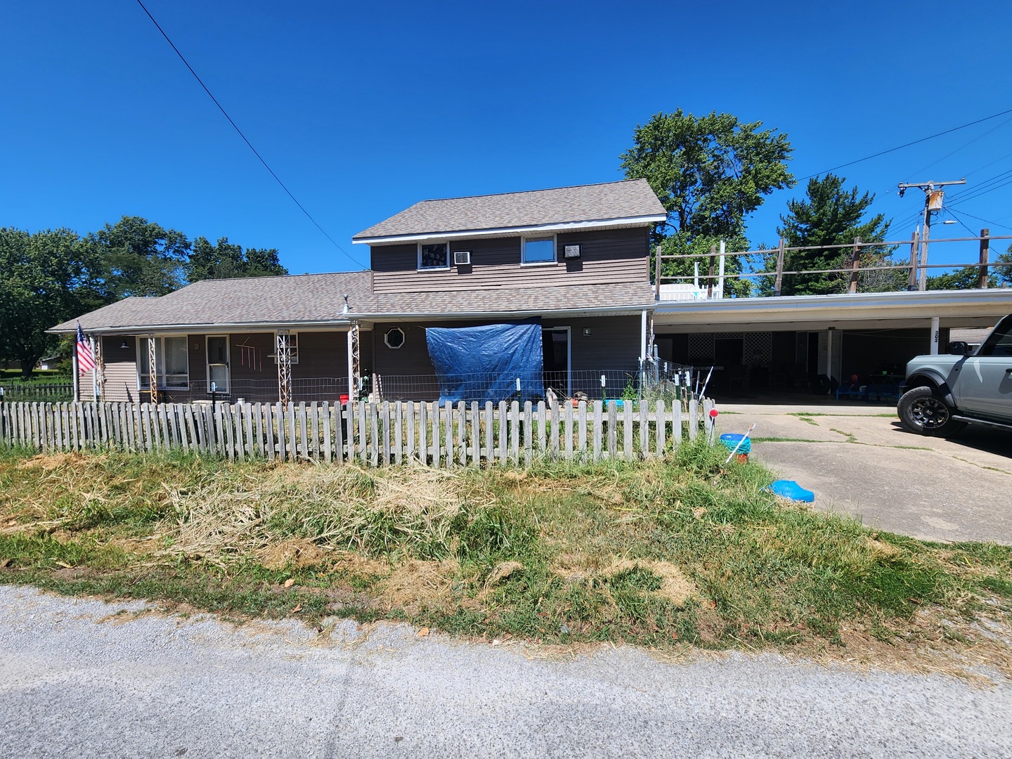 302 N Illinois Avenue Property Photo 1