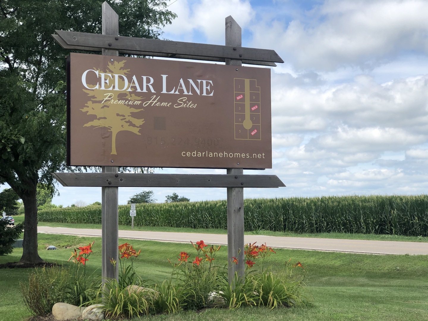 1885 Cedar Lane Property Photo 1