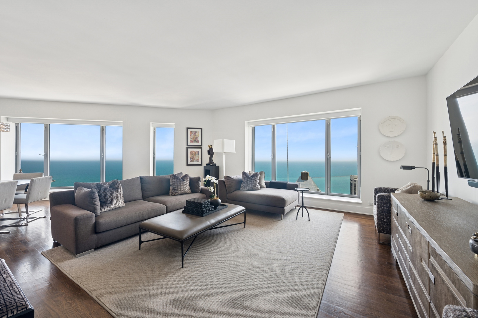 950 N Michigan Avenue 3705 Property Photo 4