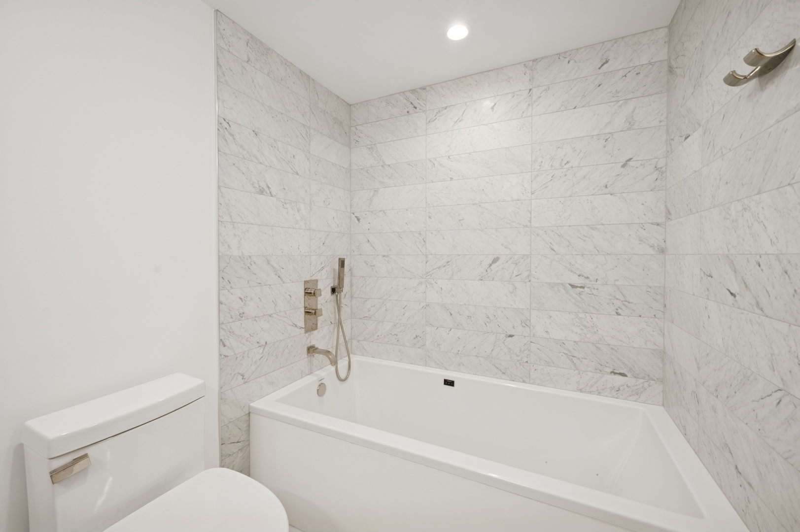 950 N Michigan Avenue 3705 Property Photo 22