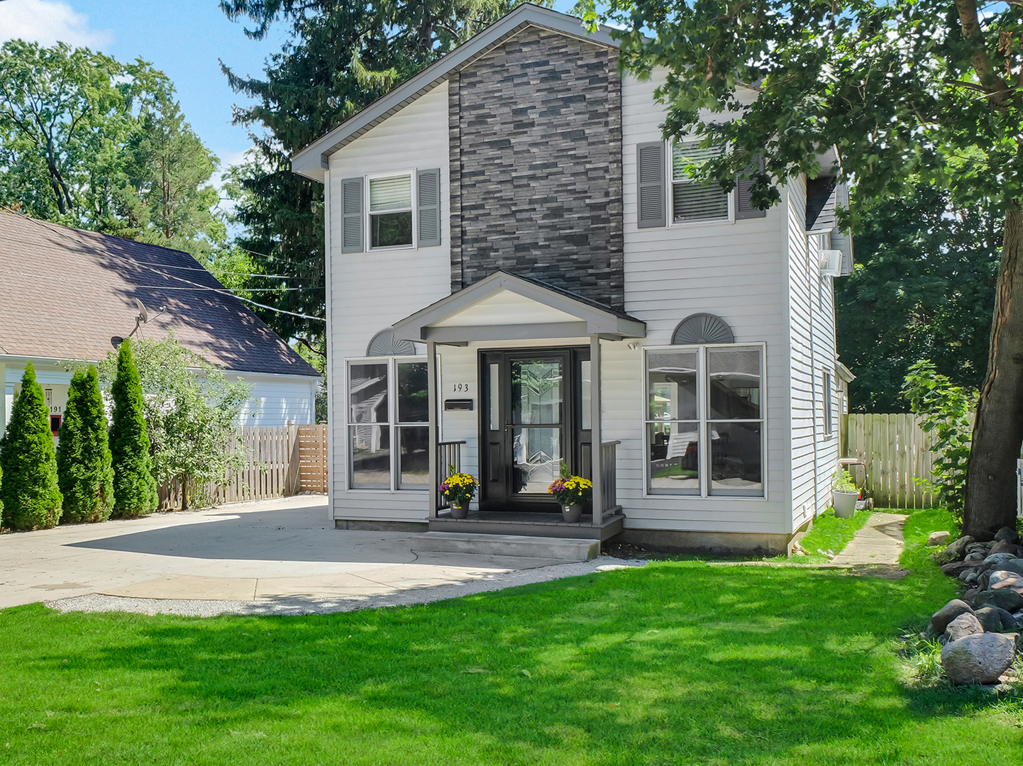 193 Lake Court Property Photo 1