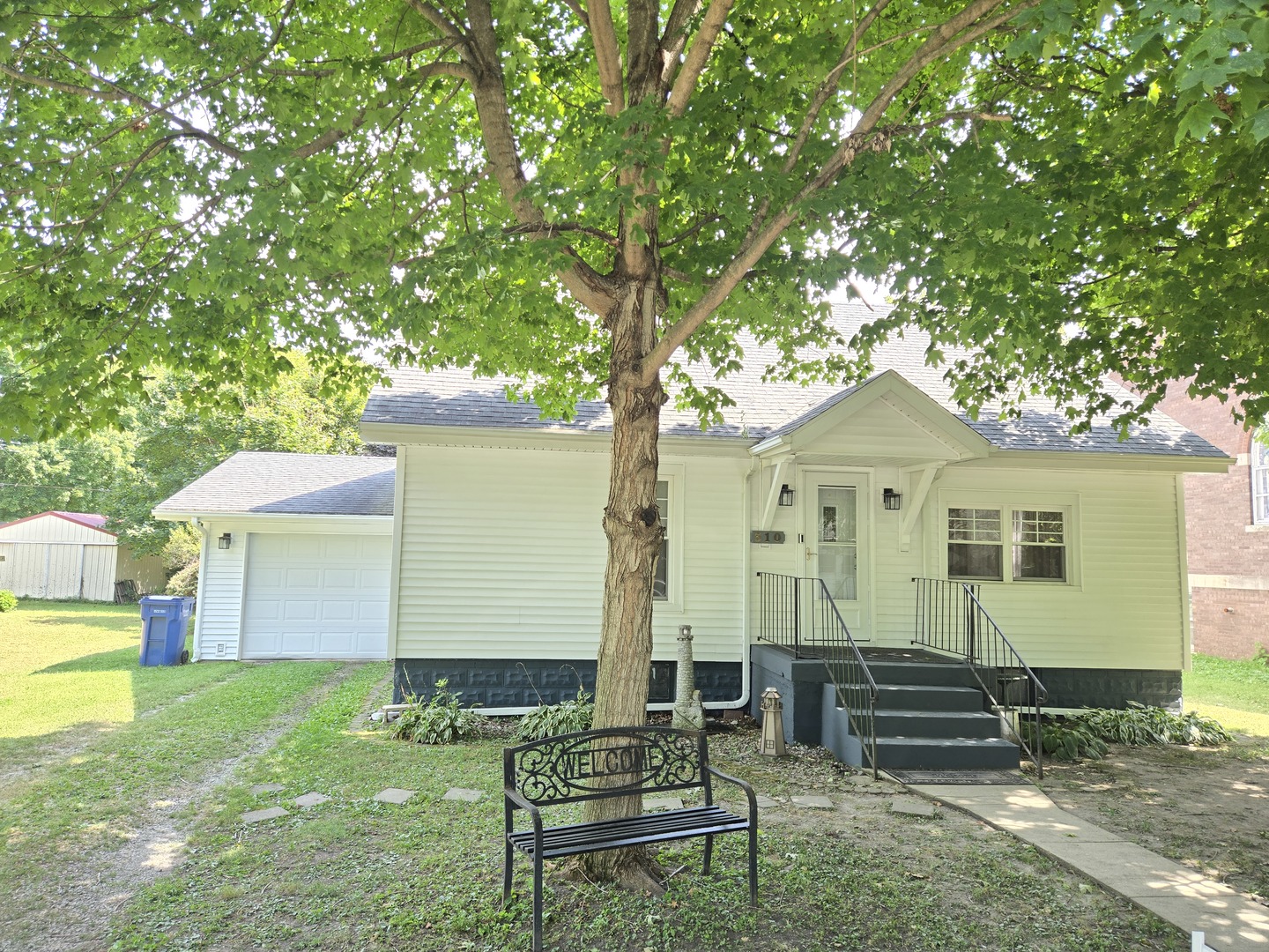 310 N Illinois Avenue Property Photo 1