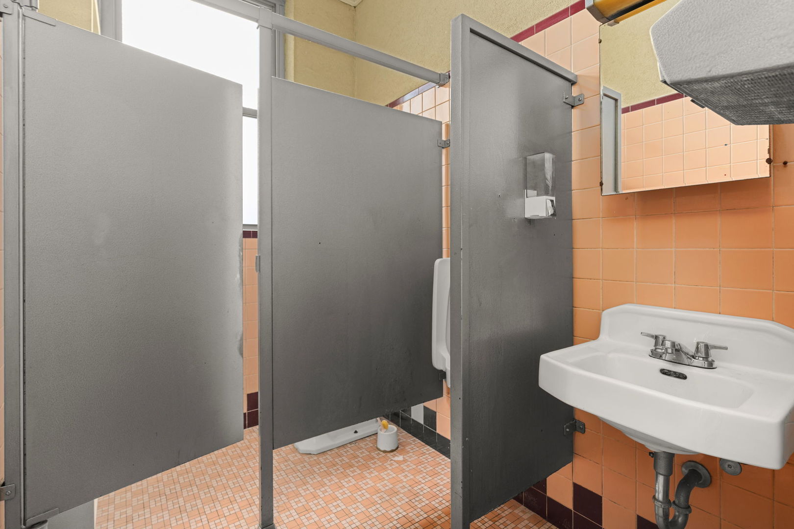 4616 W Fullerton Avenue Property Photo 8