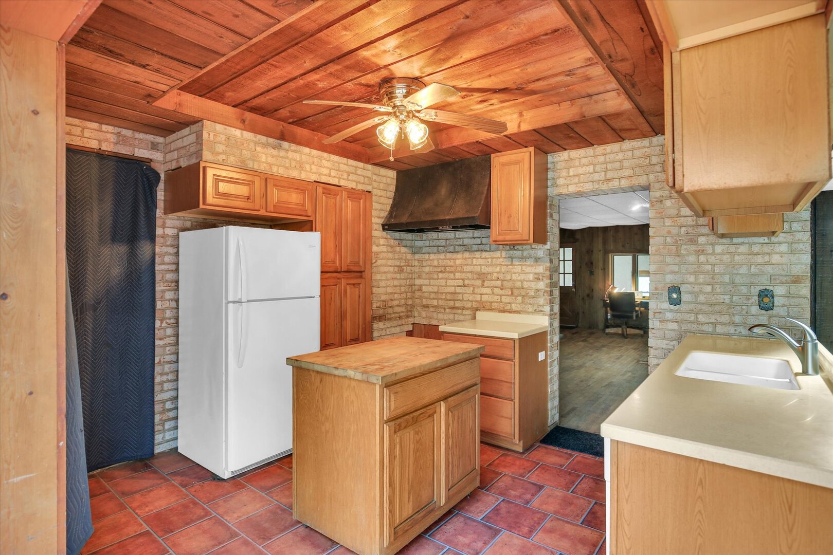 2303 County Road 1100 E Property Photo 10