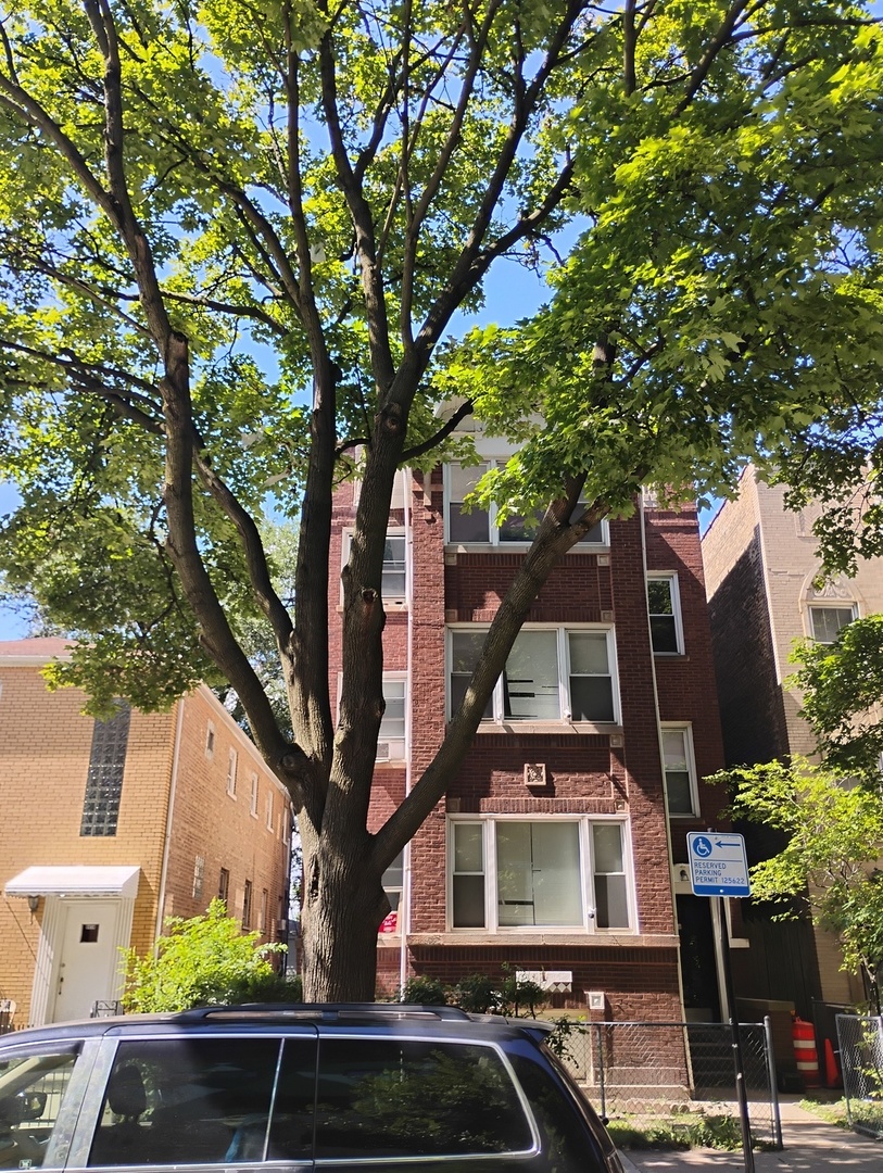 6418 N Rockwell Street Property Photo 3