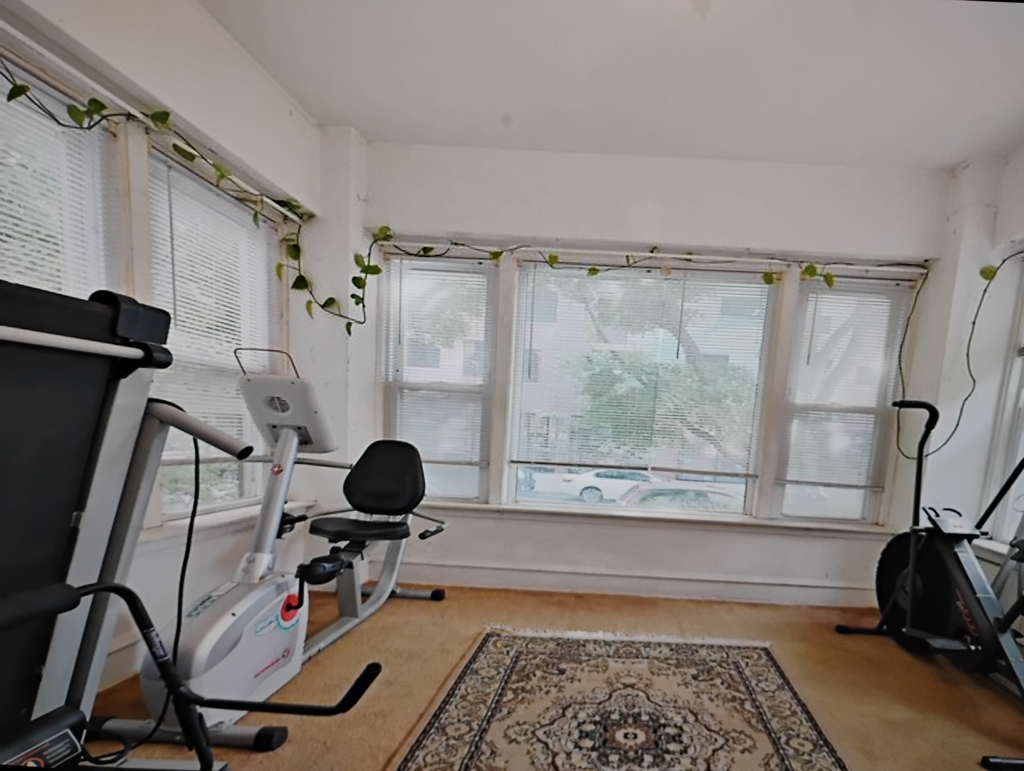 6418 N Rockwell Street Property Photo 9