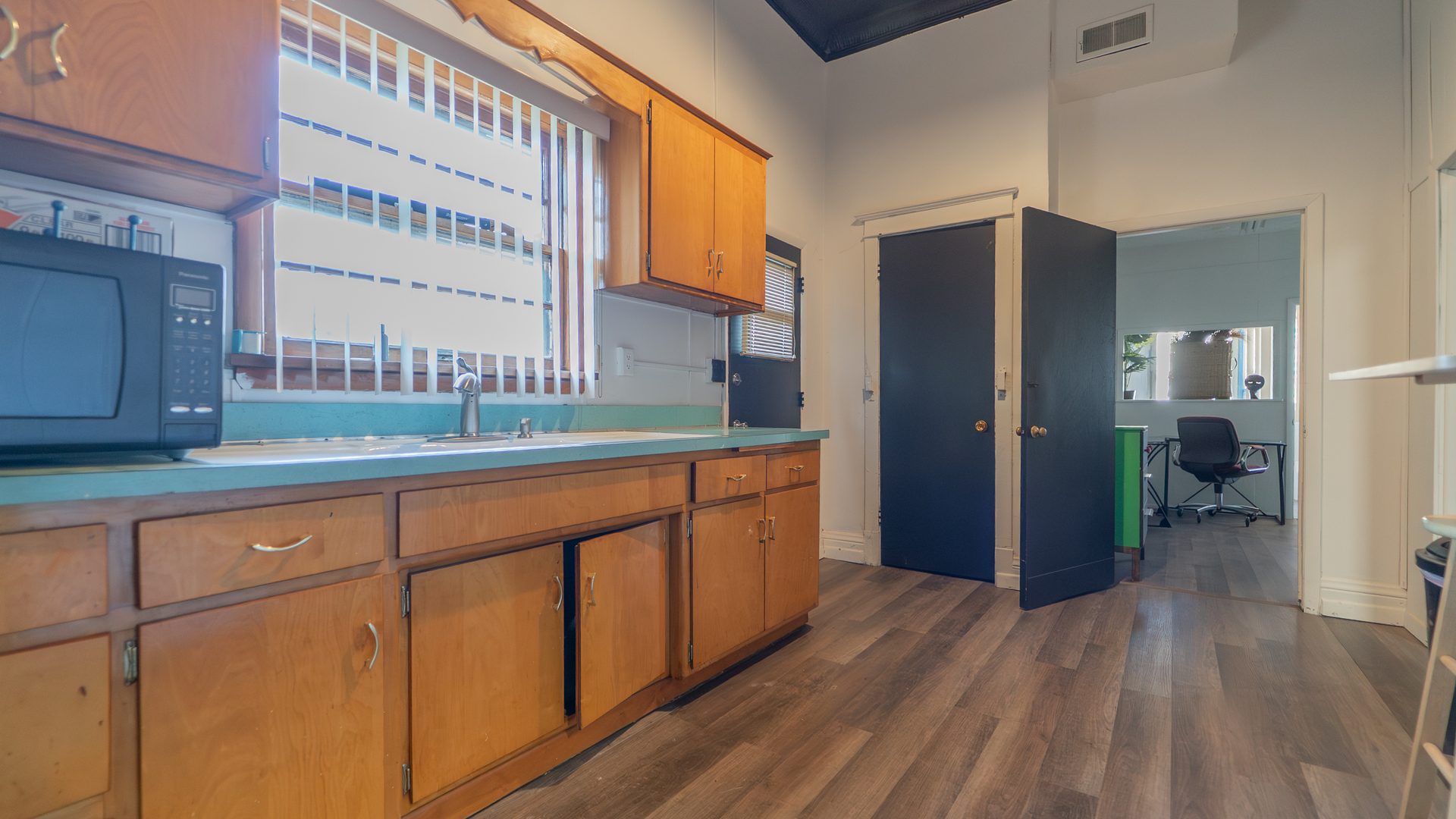 13351 S Baltimore Avenue Property Photo 13