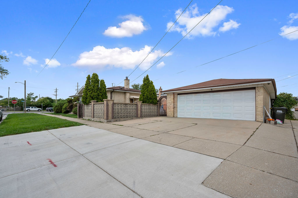 9740 Linn Avenue Property Photo 3