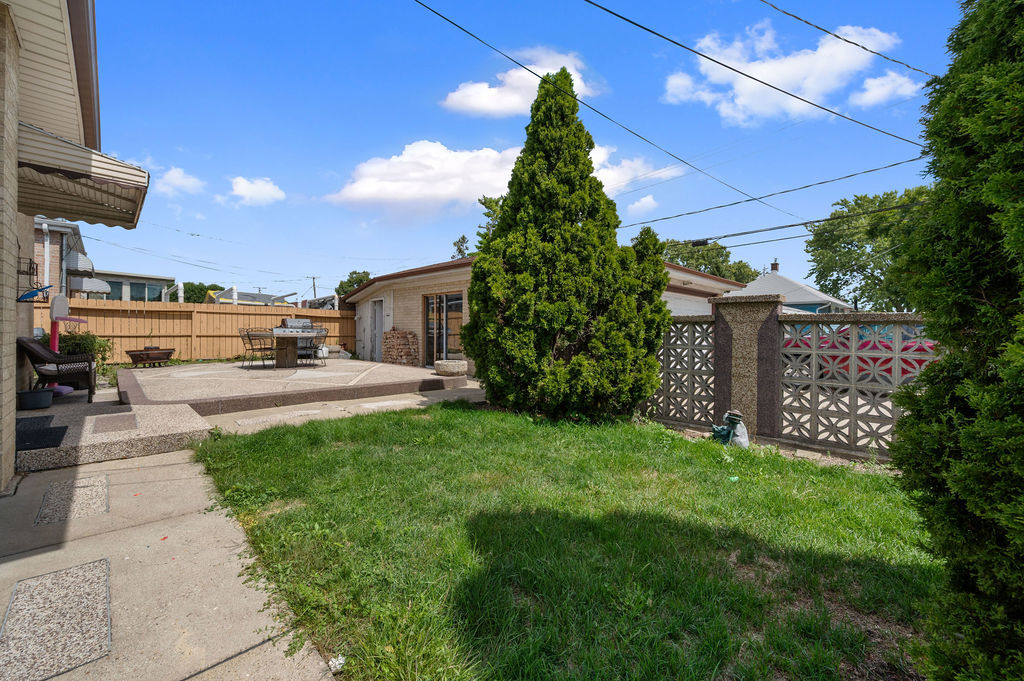 9740 Linn Avenue Property Photo 4