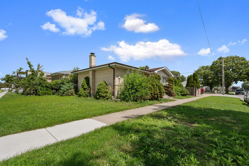 9740 Linn Avenue Property Photo 5