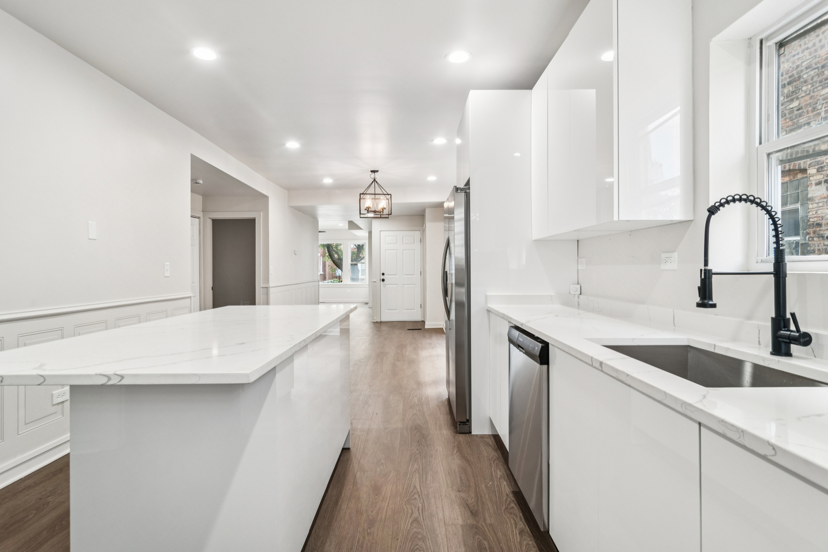 6424 S Richmond Street Property Photo 12