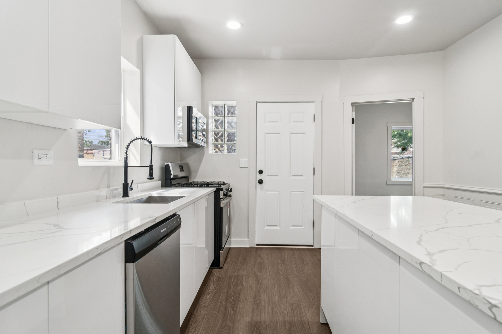 6424 S Richmond Street Property Photo 13