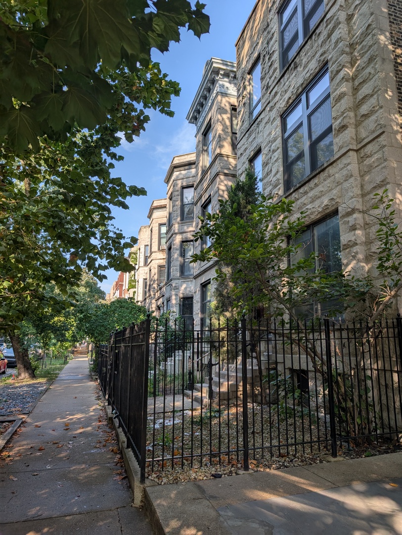 902 W Newport Avenue Property Photo 4