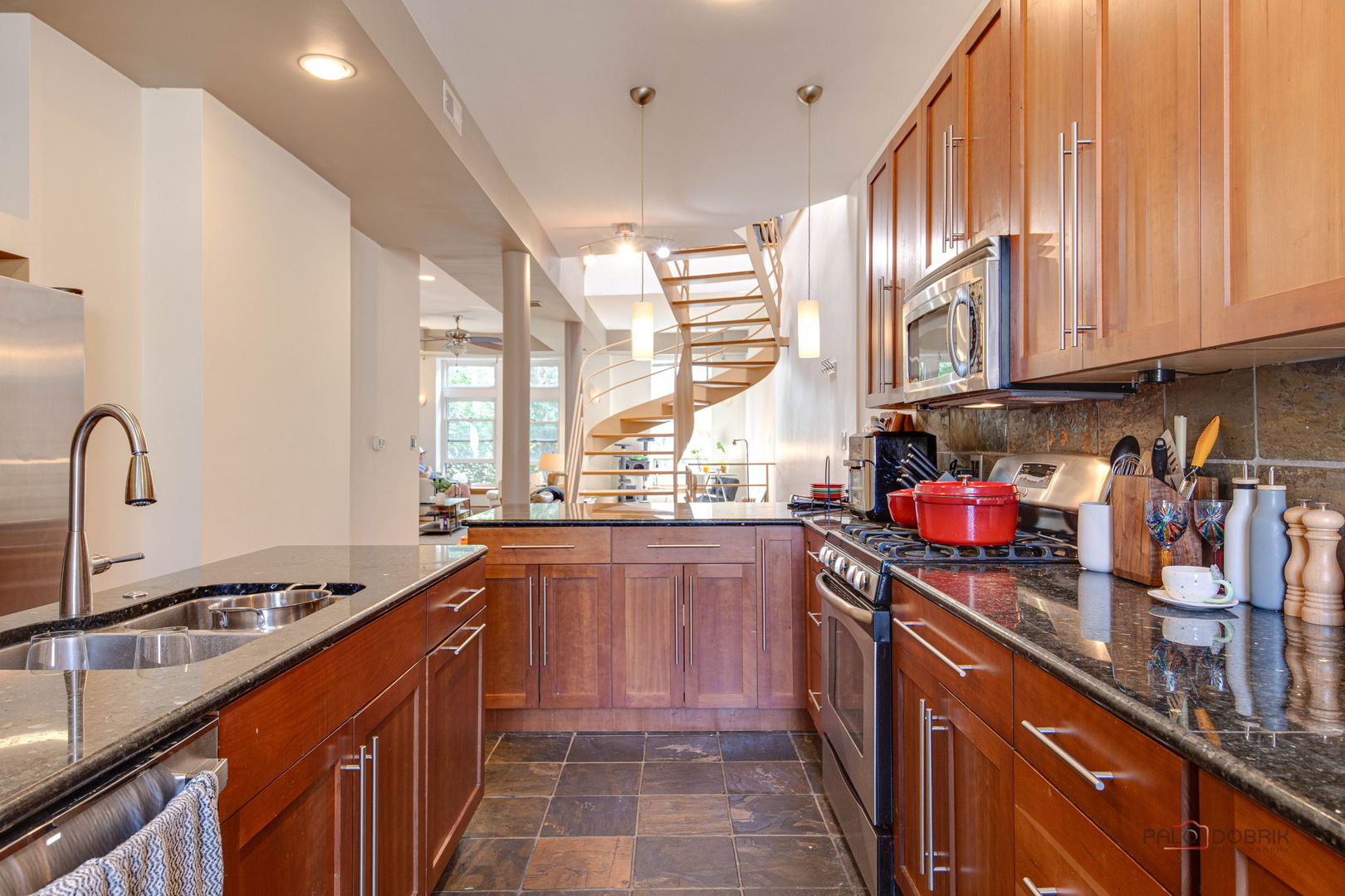 902 W Newport Avenue Property Photo 13