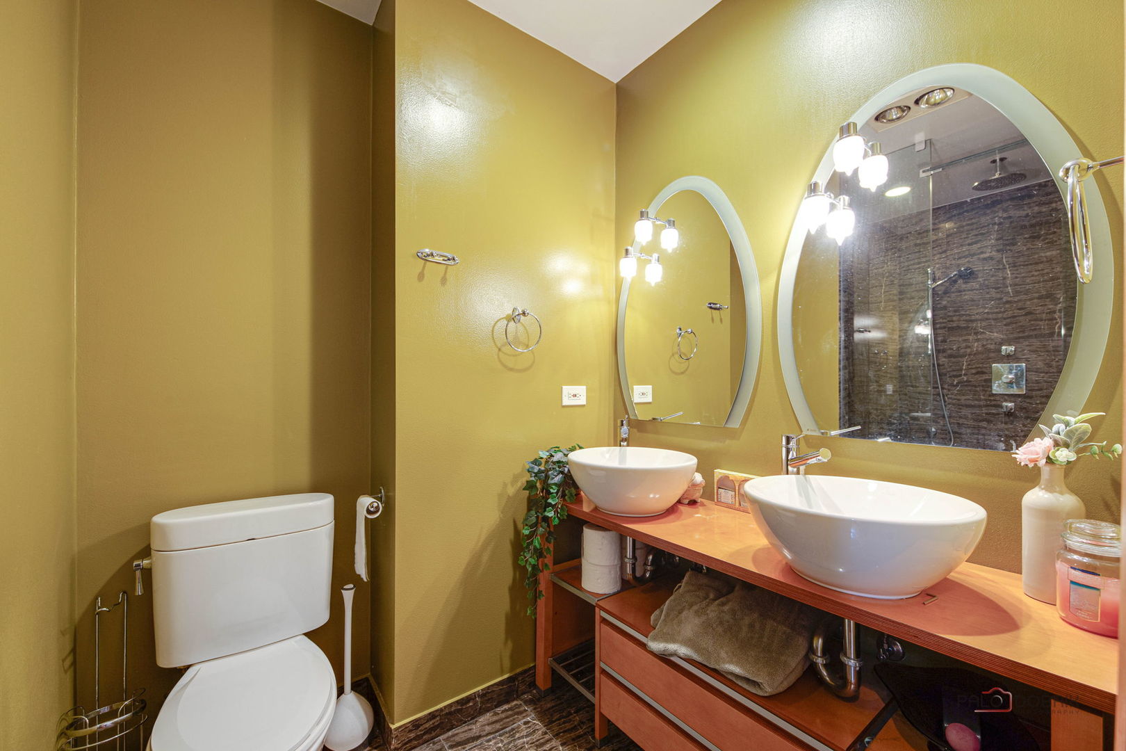 902 W Newport Avenue Property Photo 17