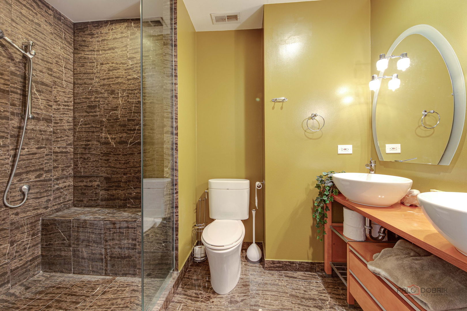 902 W Newport Avenue Property Photo 18