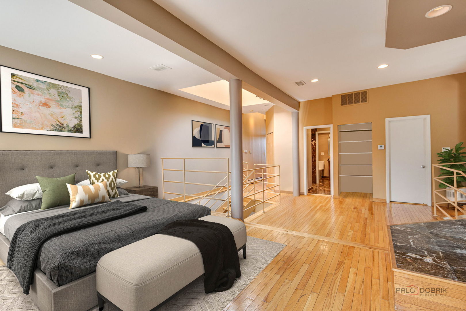 902 W Newport Avenue Property Photo 21