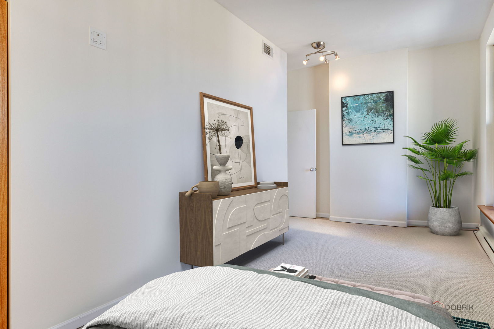 902 W Newport Avenue Property Photo 27