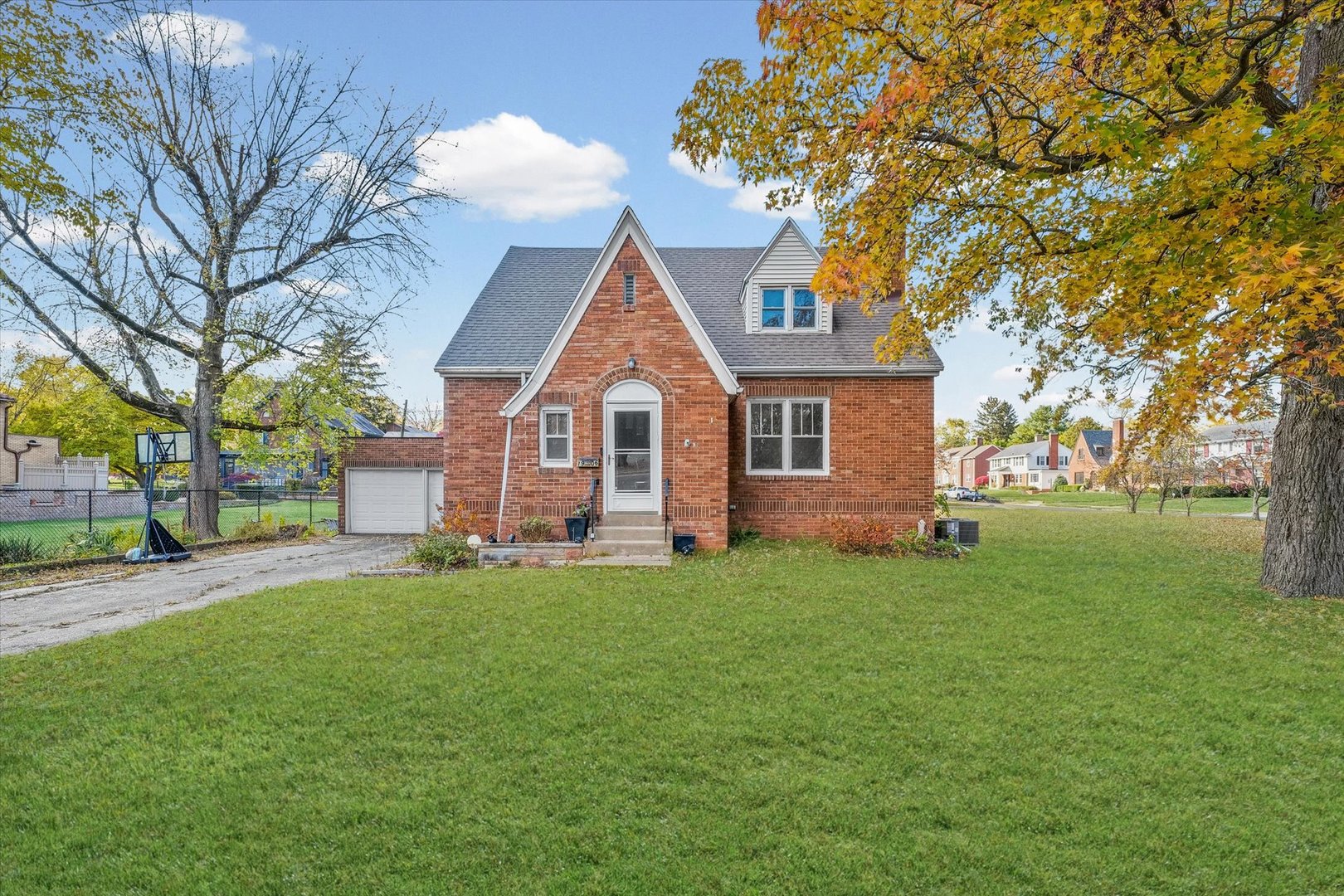 1906 N Vermilion Street Property Photo 1