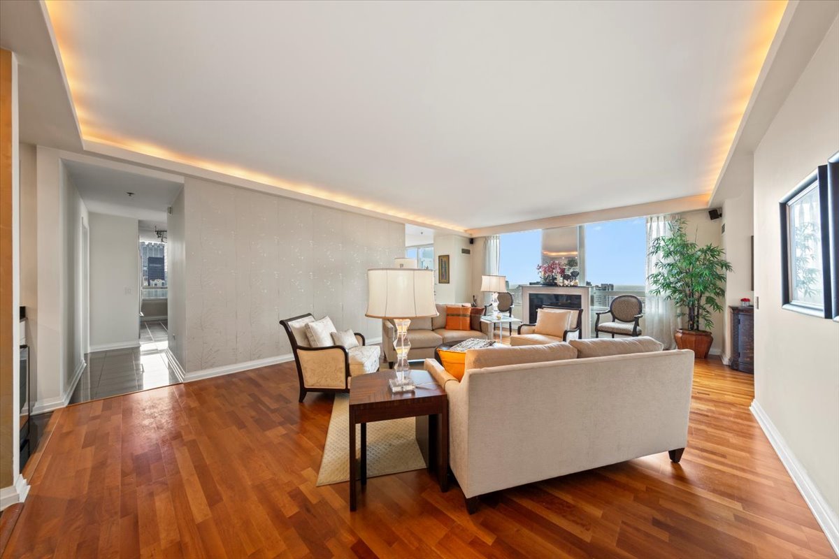 33 W Ontario Street 47e Property Photo 3