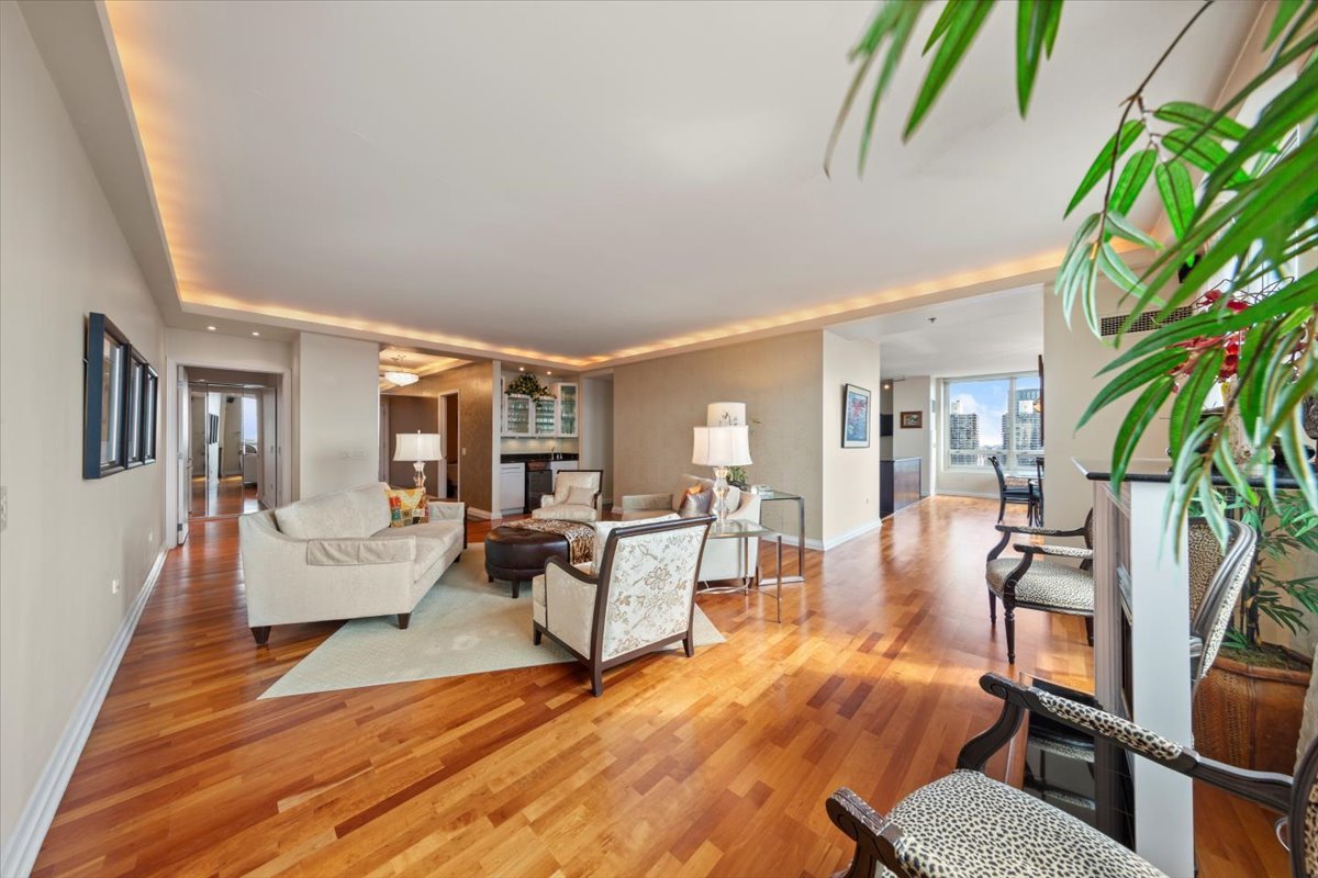 33 W Ontario Street 47e Property Photo 5