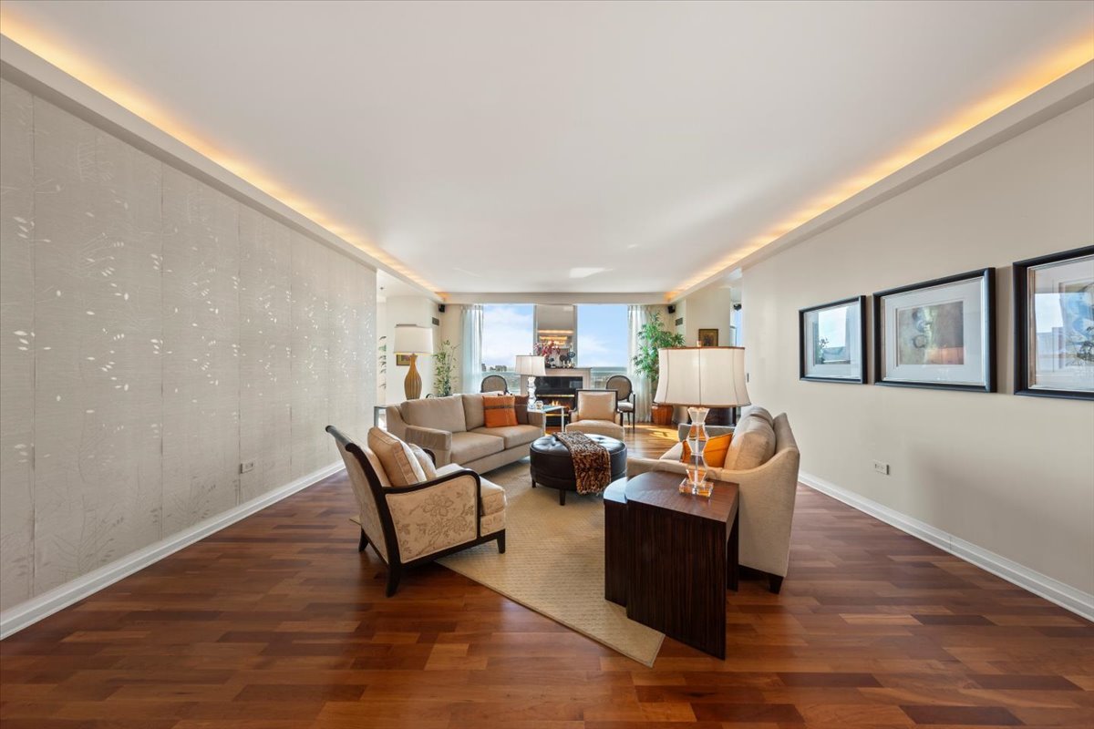33 W Ontario Street 47e Property Photo 7