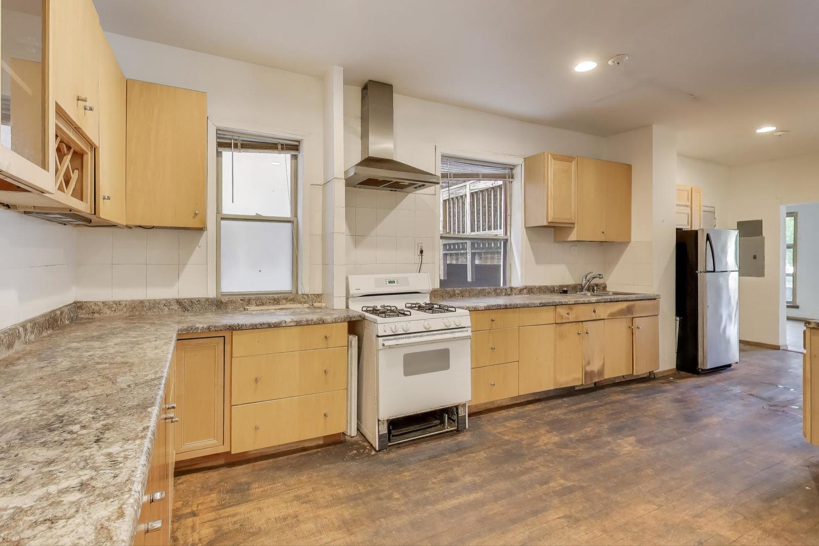 1059 E Hyde Park Boulevard 1 Property Photo 12