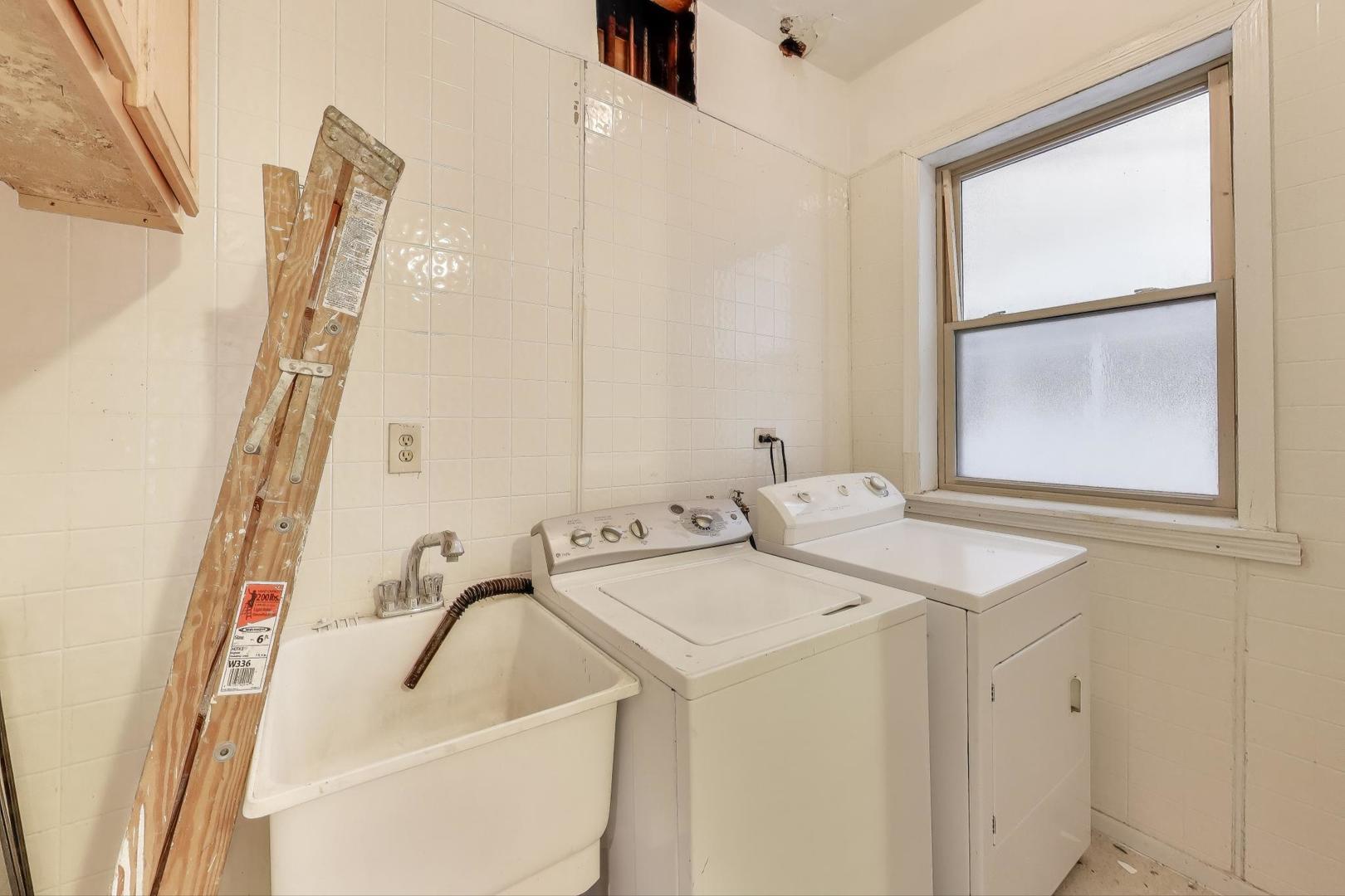 1059 E Hyde Park Boulevard 1 Property Photo 27
