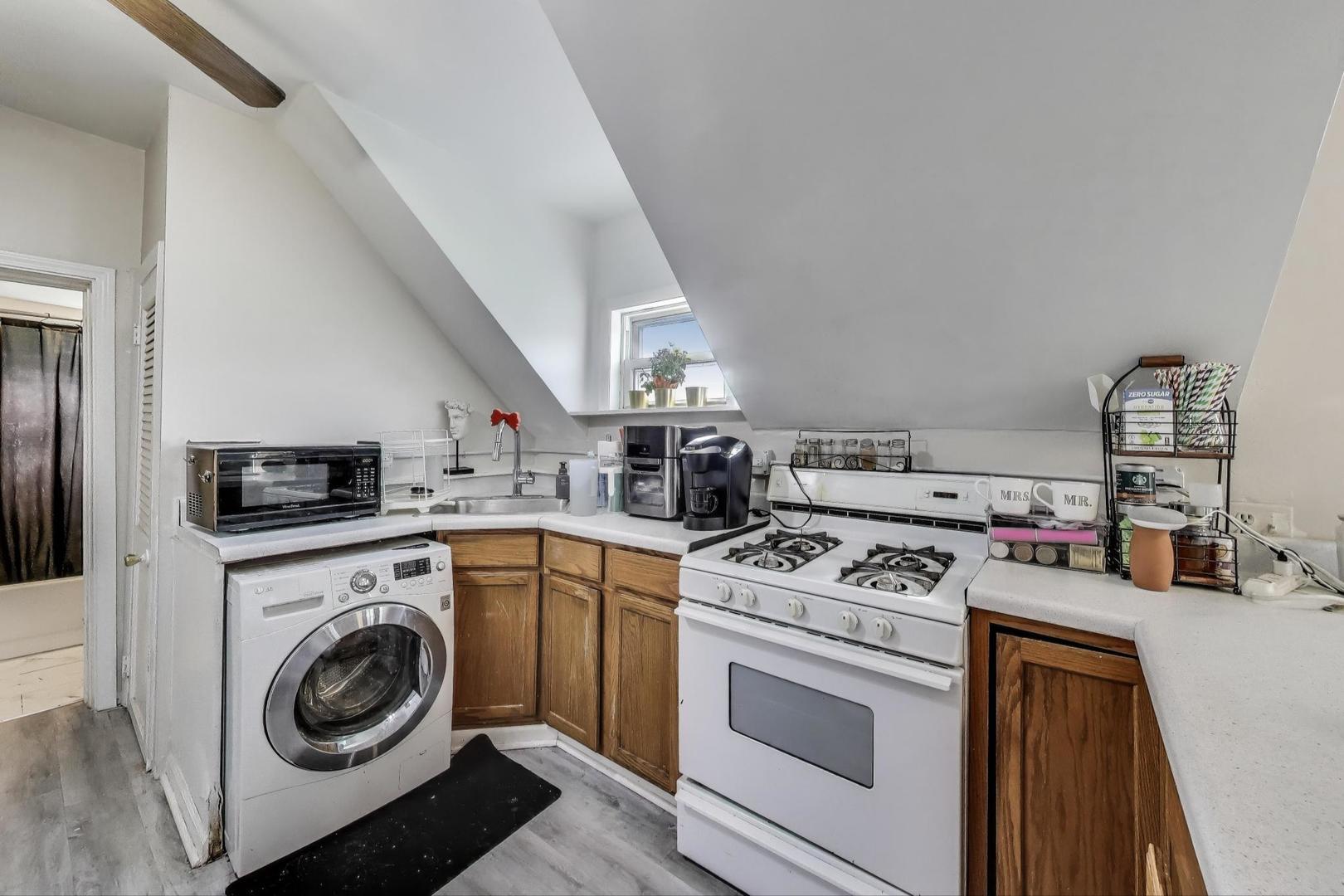 2417 N Washtenaw Avenue Property Photo 9