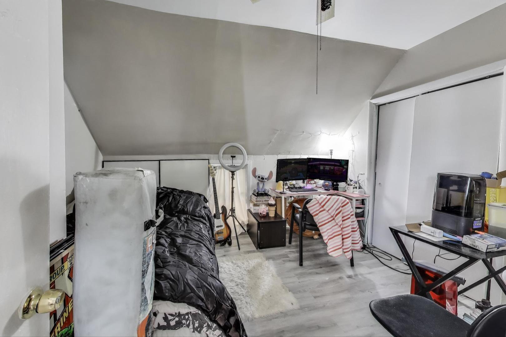 2417 N Washtenaw Avenue Property Photo 11