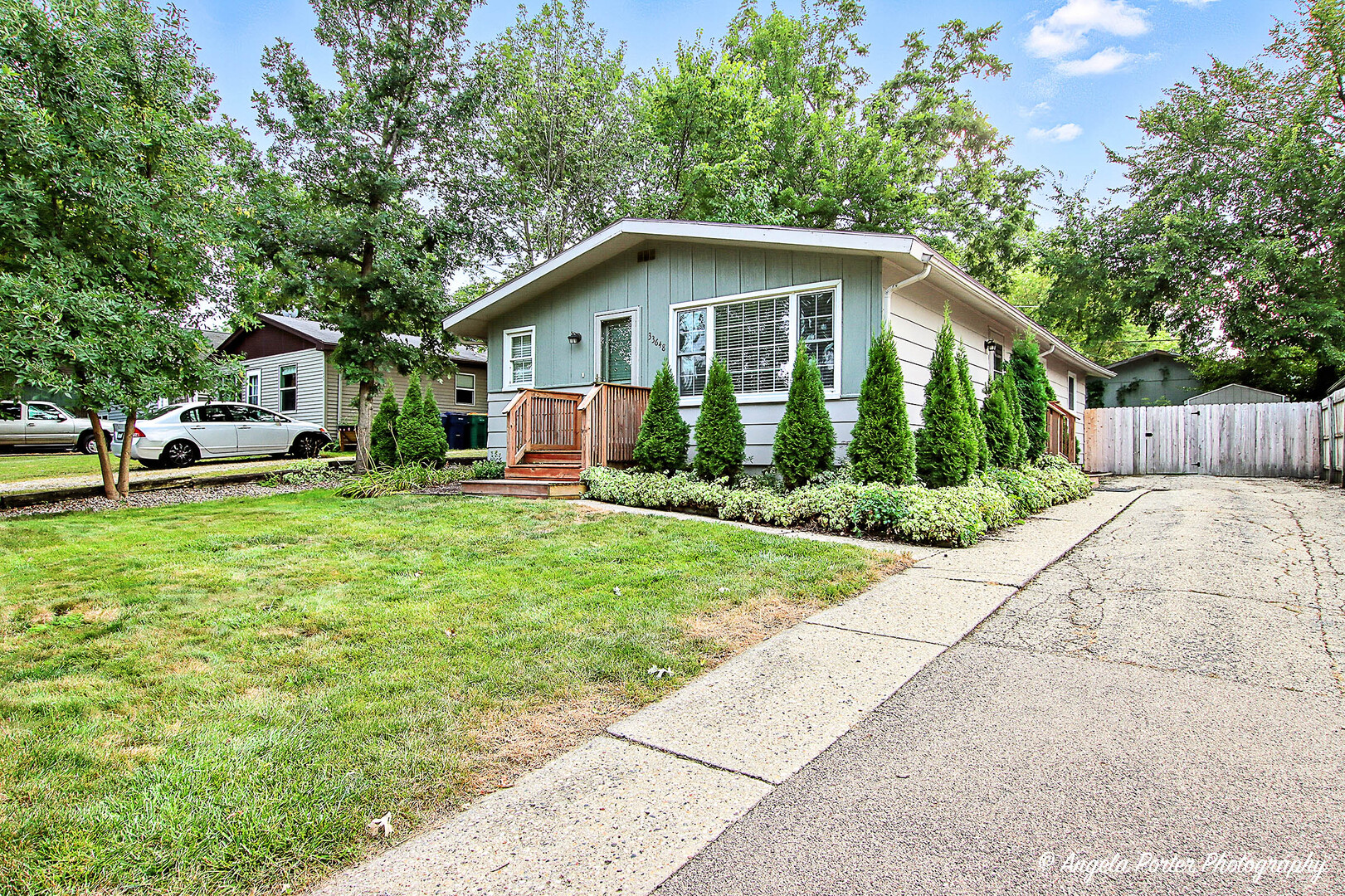 33648 N Oakland Drive Property Photo 1