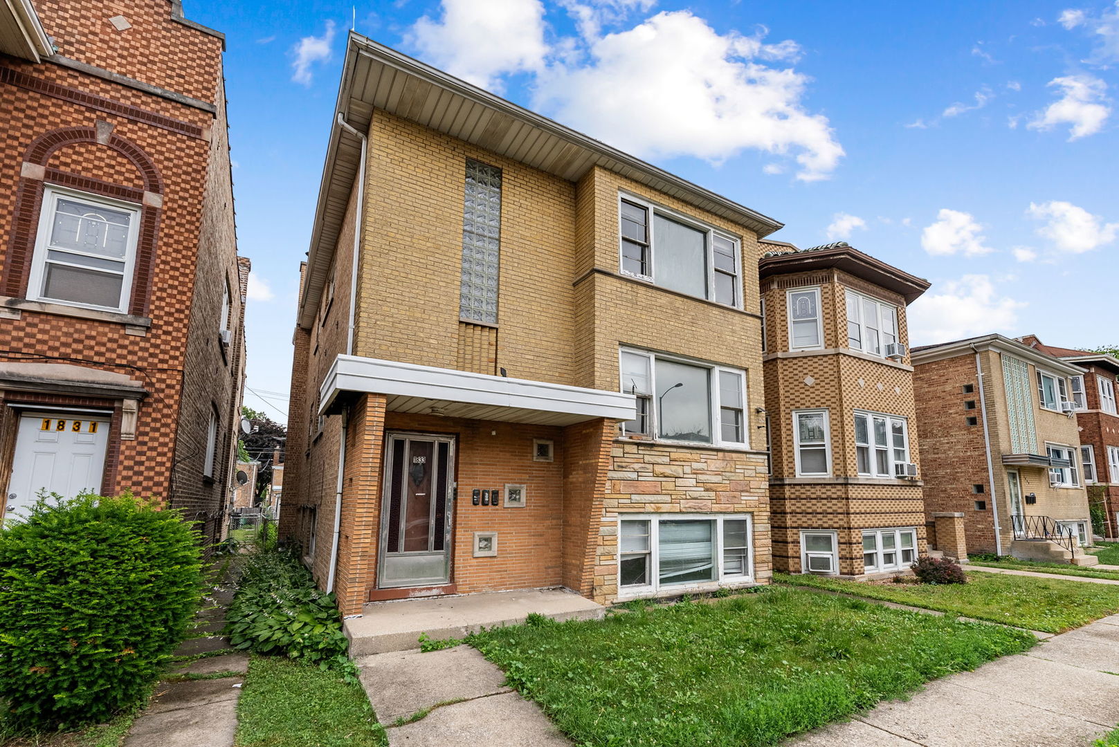 1833 Oak Park Avenue Property Photo 1