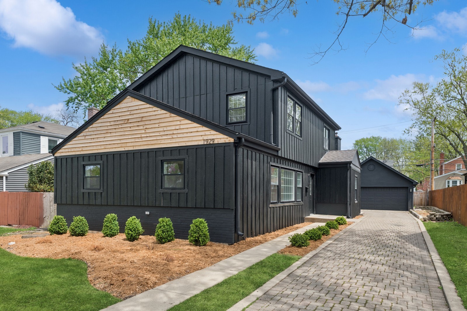 1929 S Ashland Avenue Property Photo 1