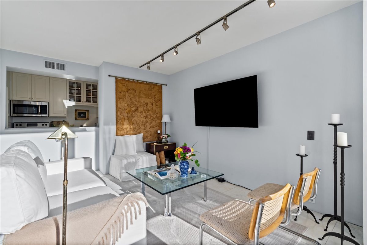 880 N Lake Shore Drive 16g Property Photo 7