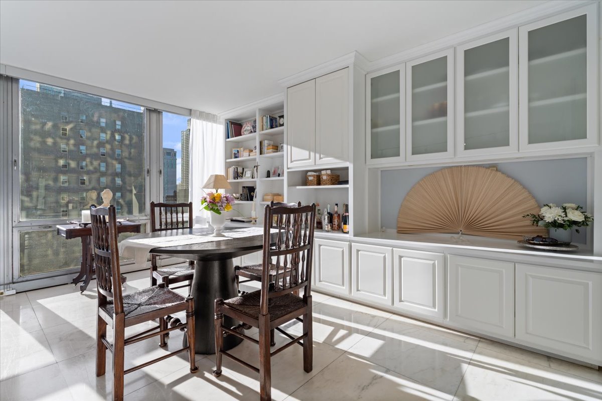880 N Lake Shore Drive 16g Property Photo 8