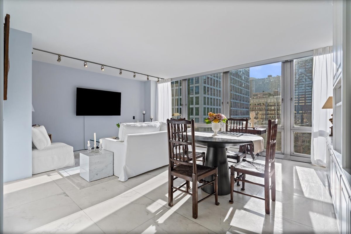 880 N Lake Shore Drive 16g Property Photo 10