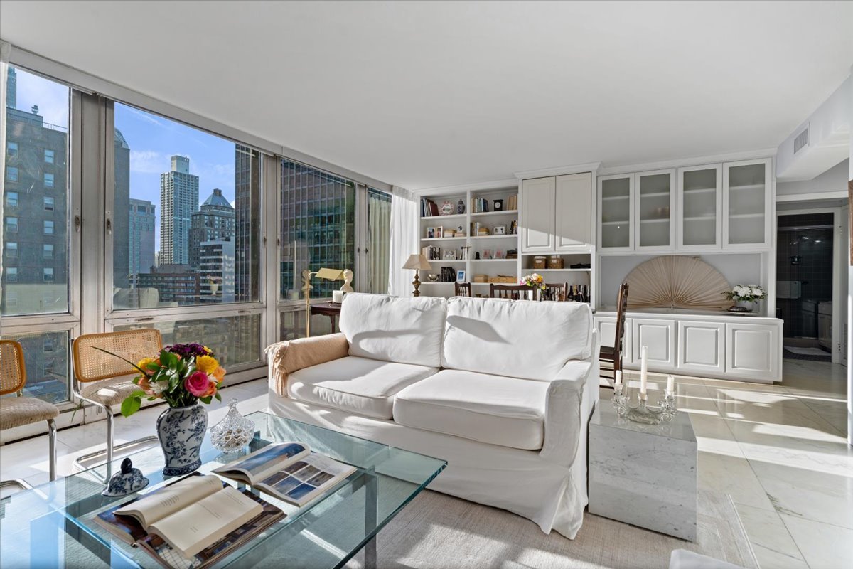 880 N Lake Shore Drive 16g Property Photo 11