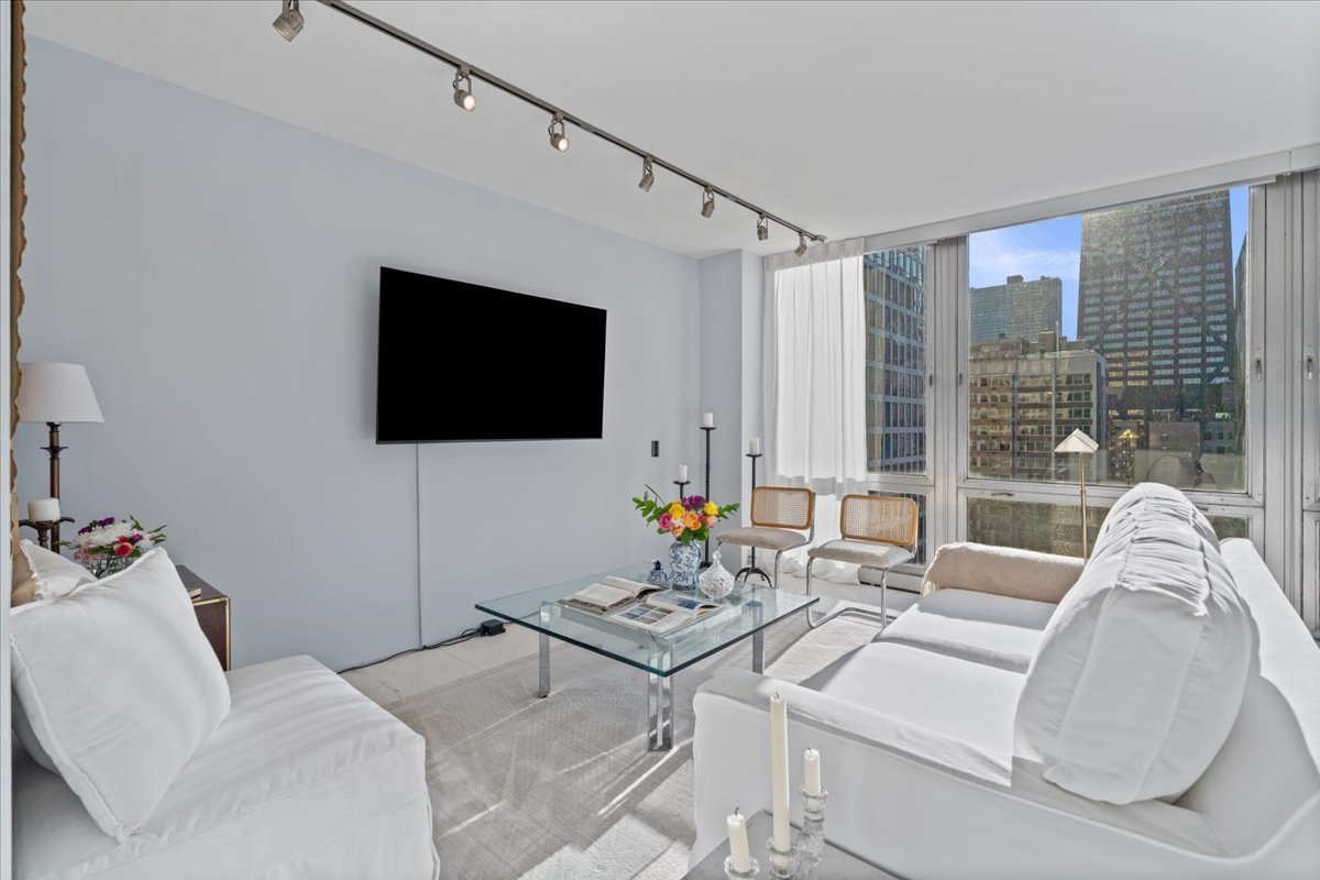 880 N Lake Shore Drive 16g Property Photo 12