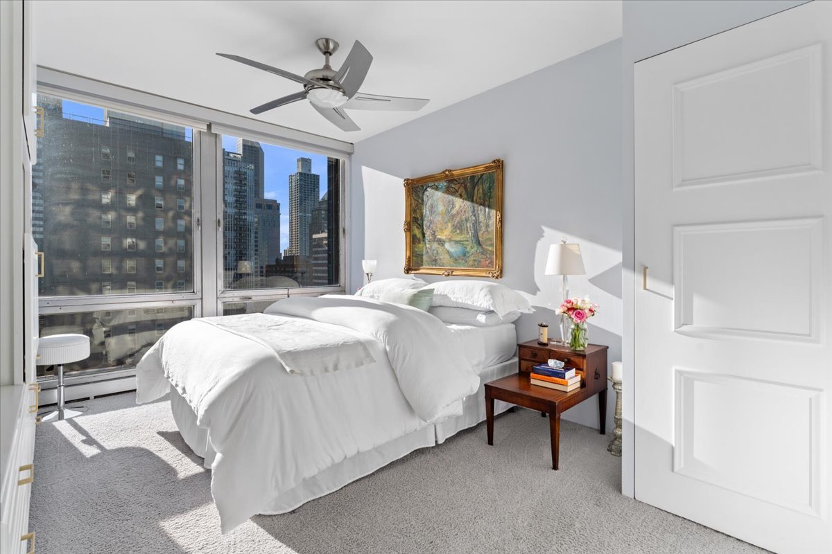 880 N Lake Shore Drive 16g Property Photo 13