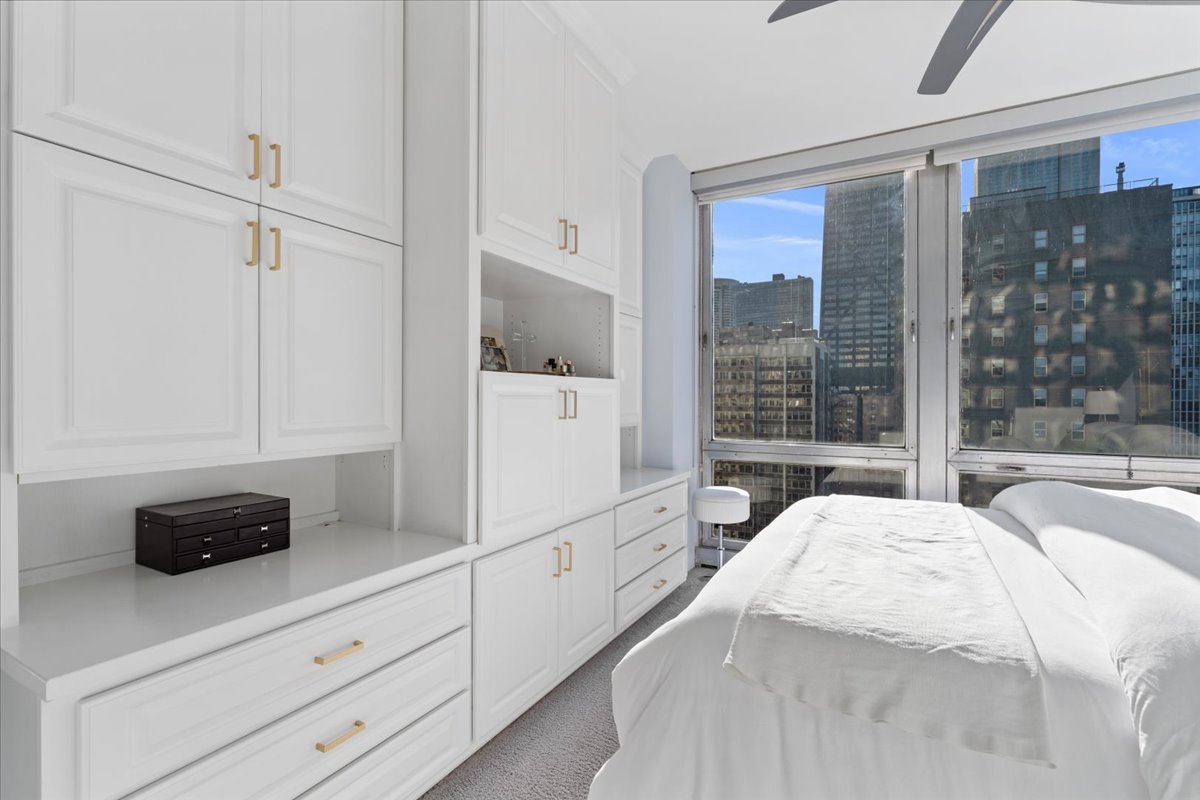 880 N Lake Shore Drive 16g Property Photo 14