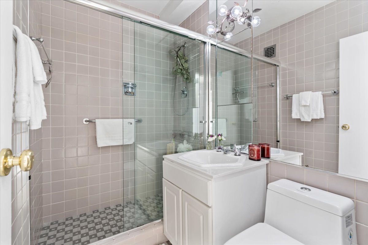 880 N Lake Shore Drive 16g Property Photo 16