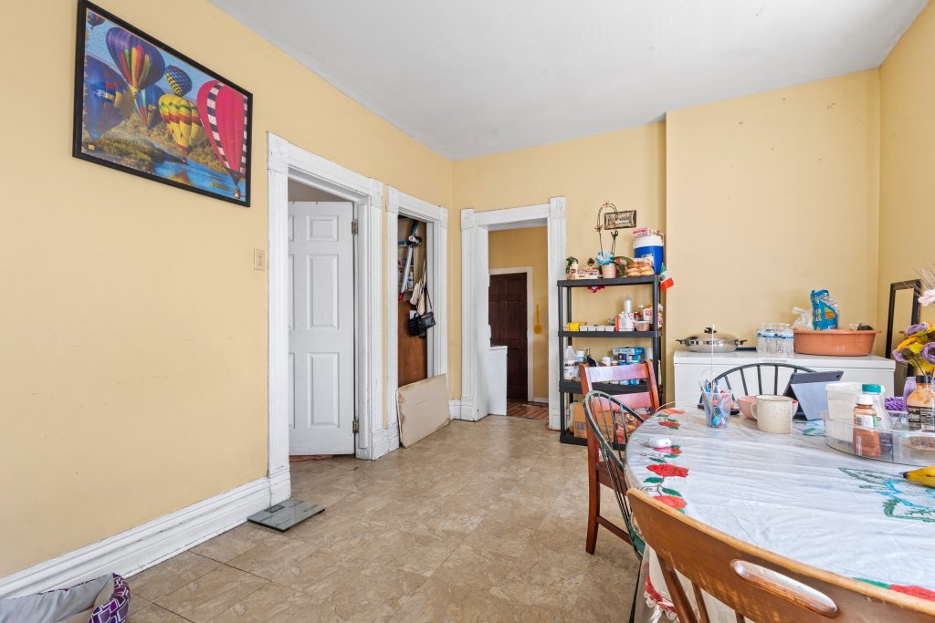 2711 S Hamlin Avenue Property Photo 2