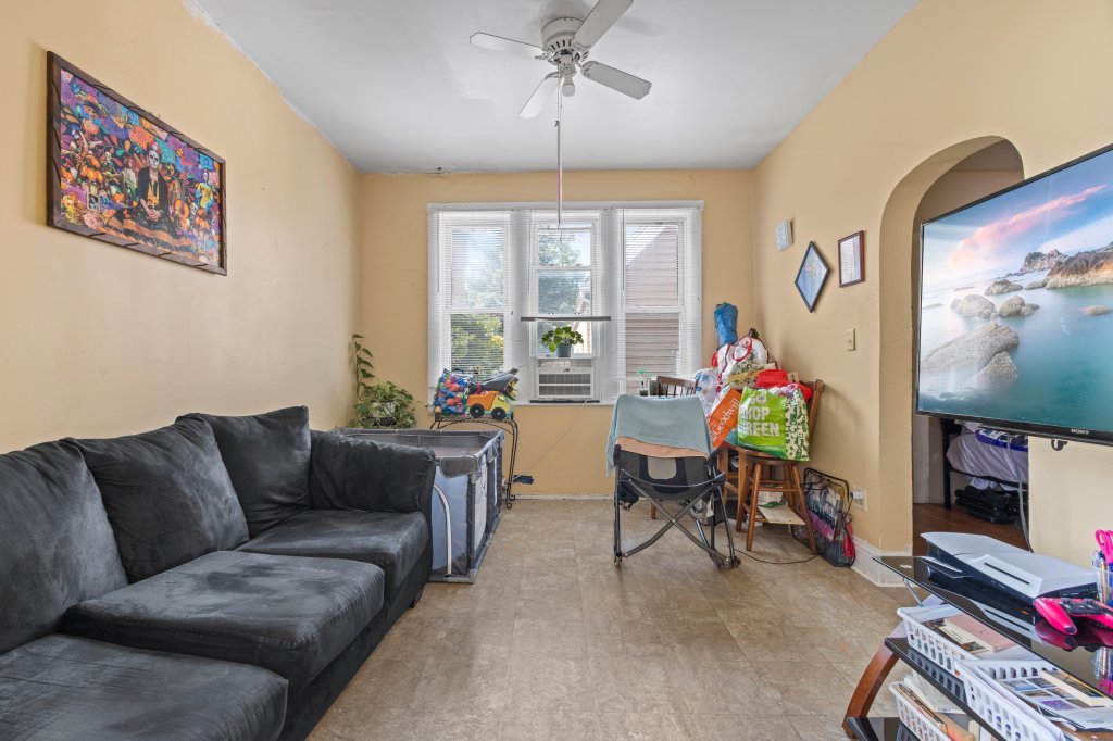 2711 S Hamlin Avenue Property Photo 3