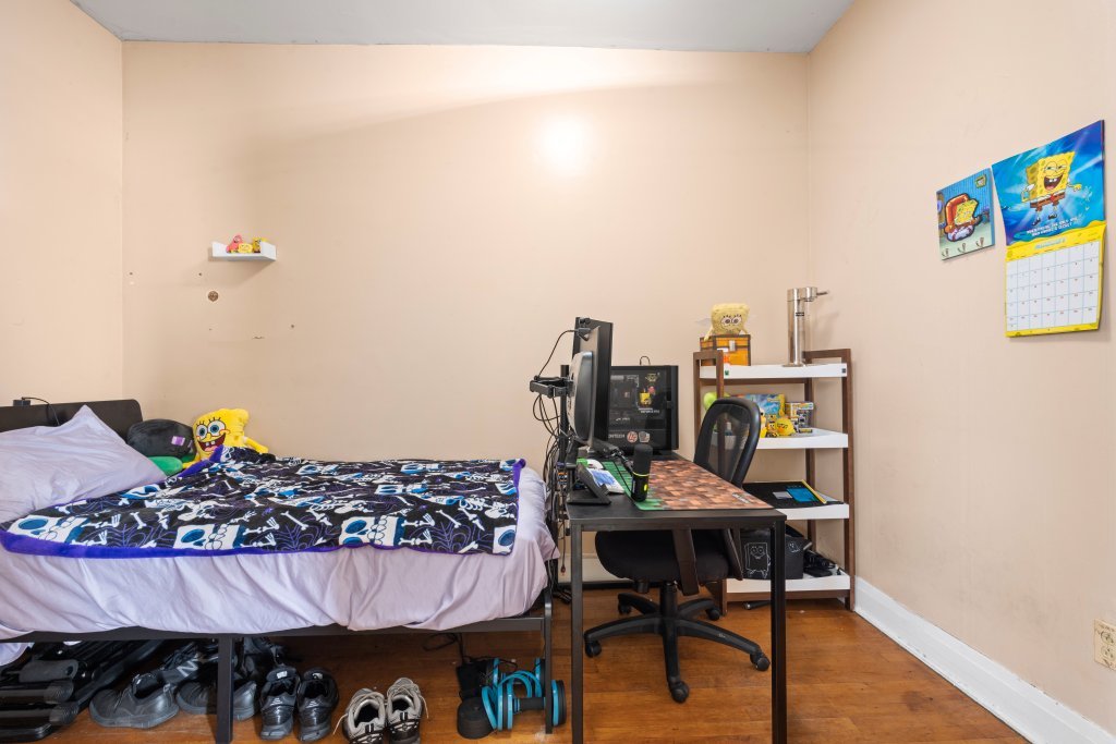 2711 S Hamlin Avenue Property Photo 5