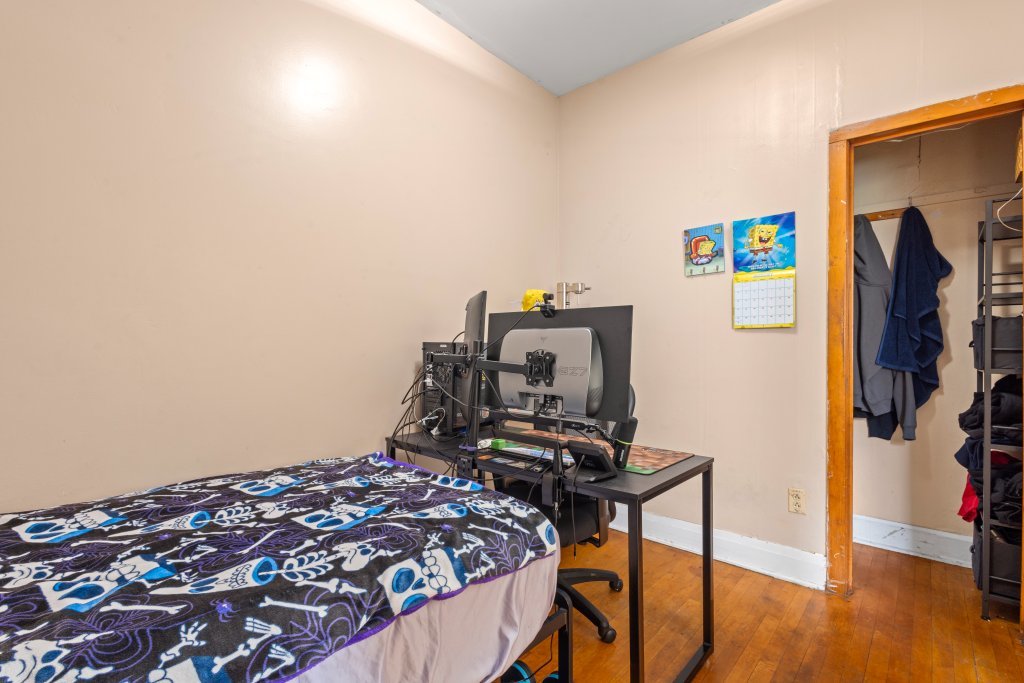 2711 S Hamlin Avenue Property Photo 6