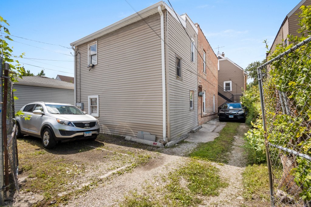 2711 S Hamlin Avenue Property Photo 8