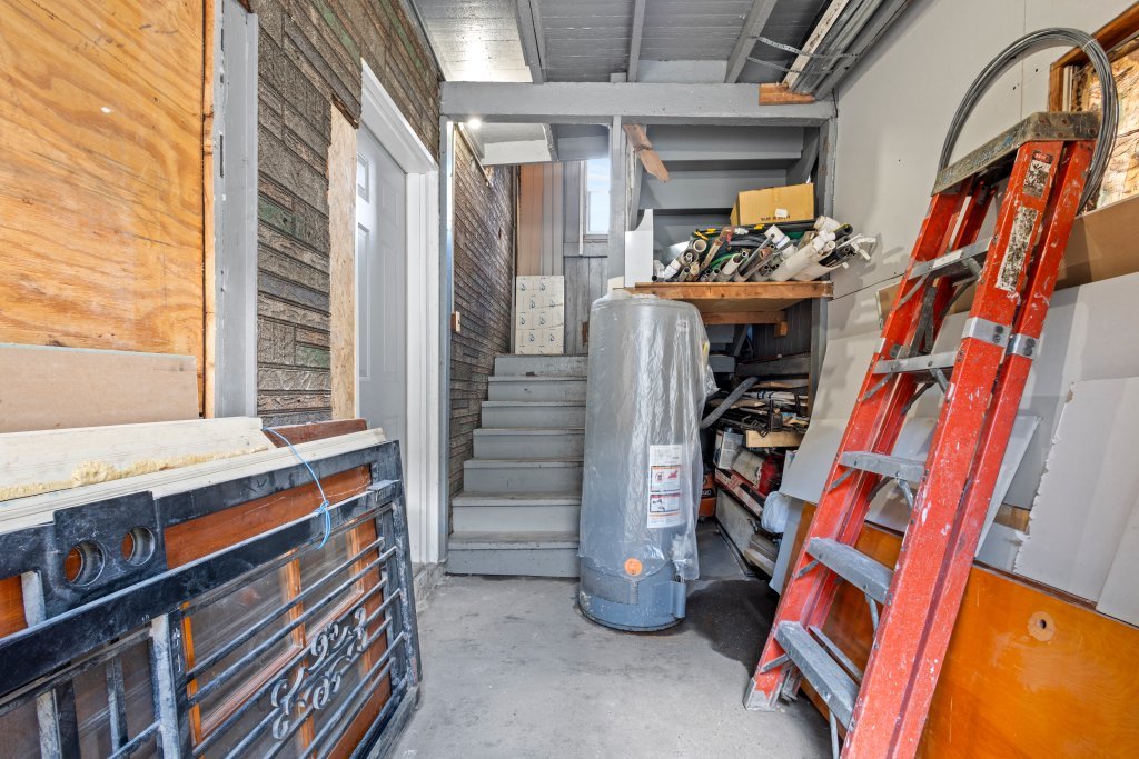 2711 S Hamlin Avenue Property Photo 9