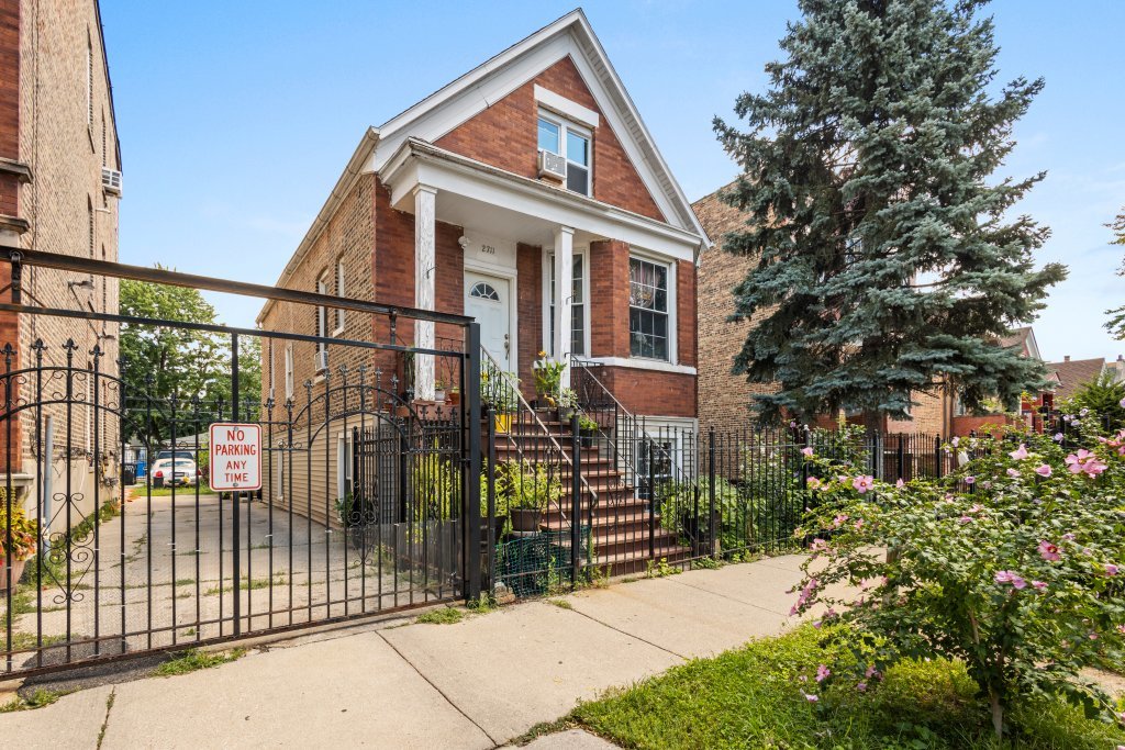 2711 S Hamlin Avenue Property Photo 15